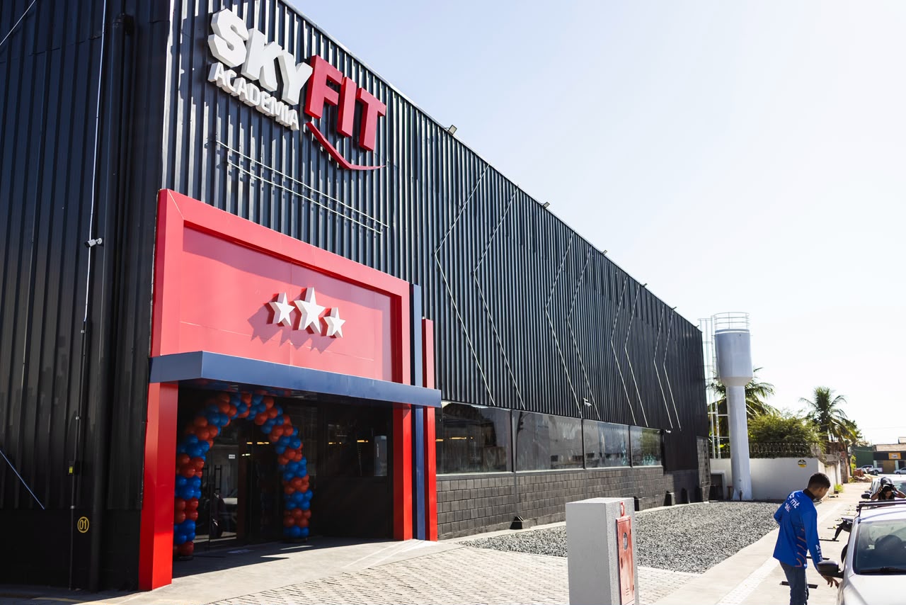 Fachada principal da SkyFit CPA