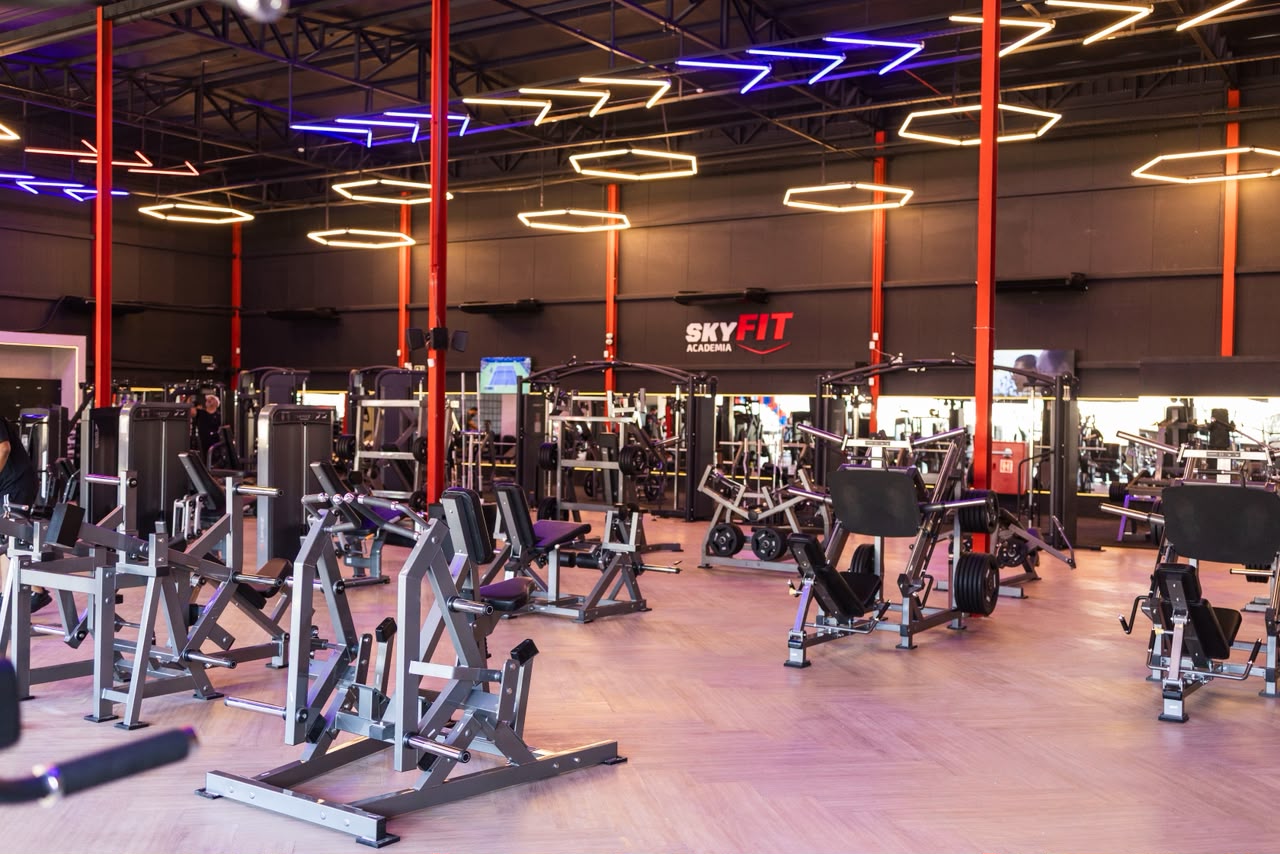Área de musculação e cardio da SkyFit CPA