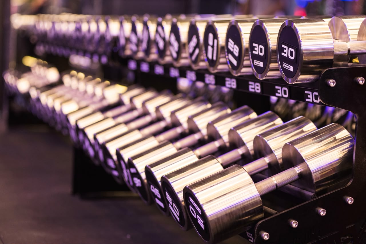Pesos e equipamentos da SkyFit CPA